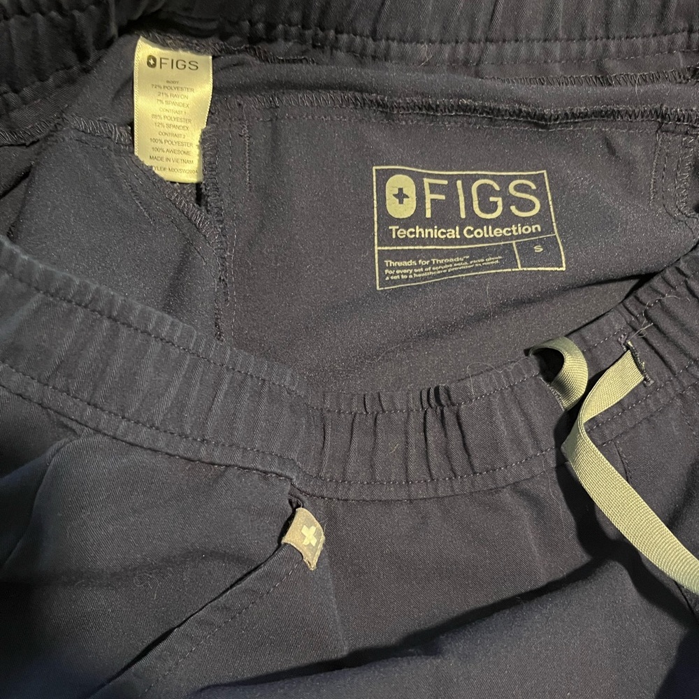 Navy Blue Figs Scrubs set - size small men’s. Technical collection. Joggers/top